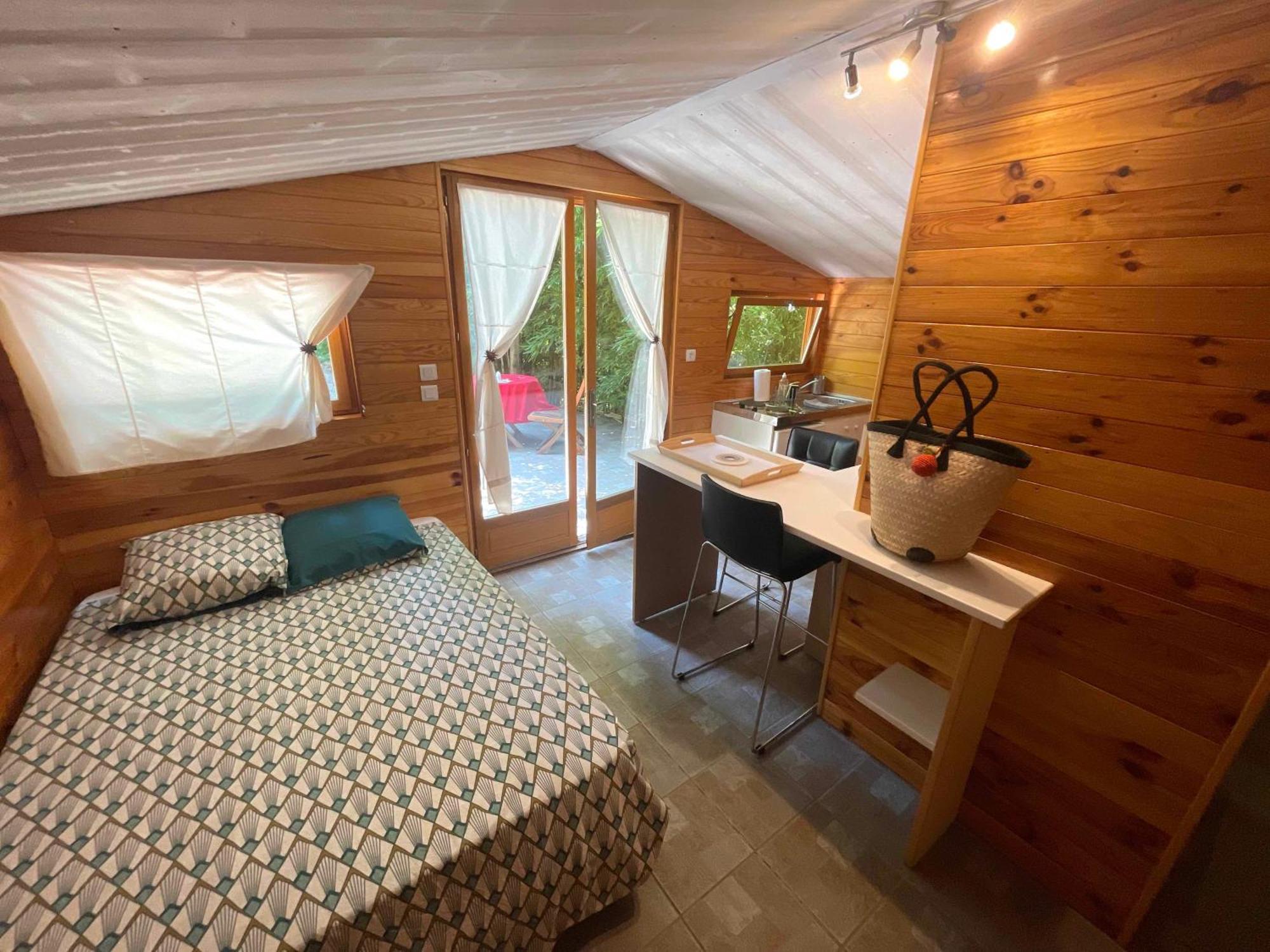 Gites Au Chateau Des Estubiers Les Granges-Gontardes Ngoại thất bức ảnh